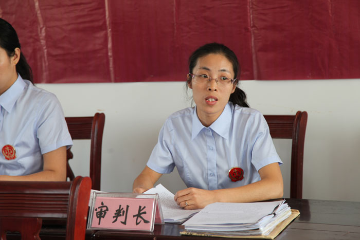 审判长主持调解.jpg